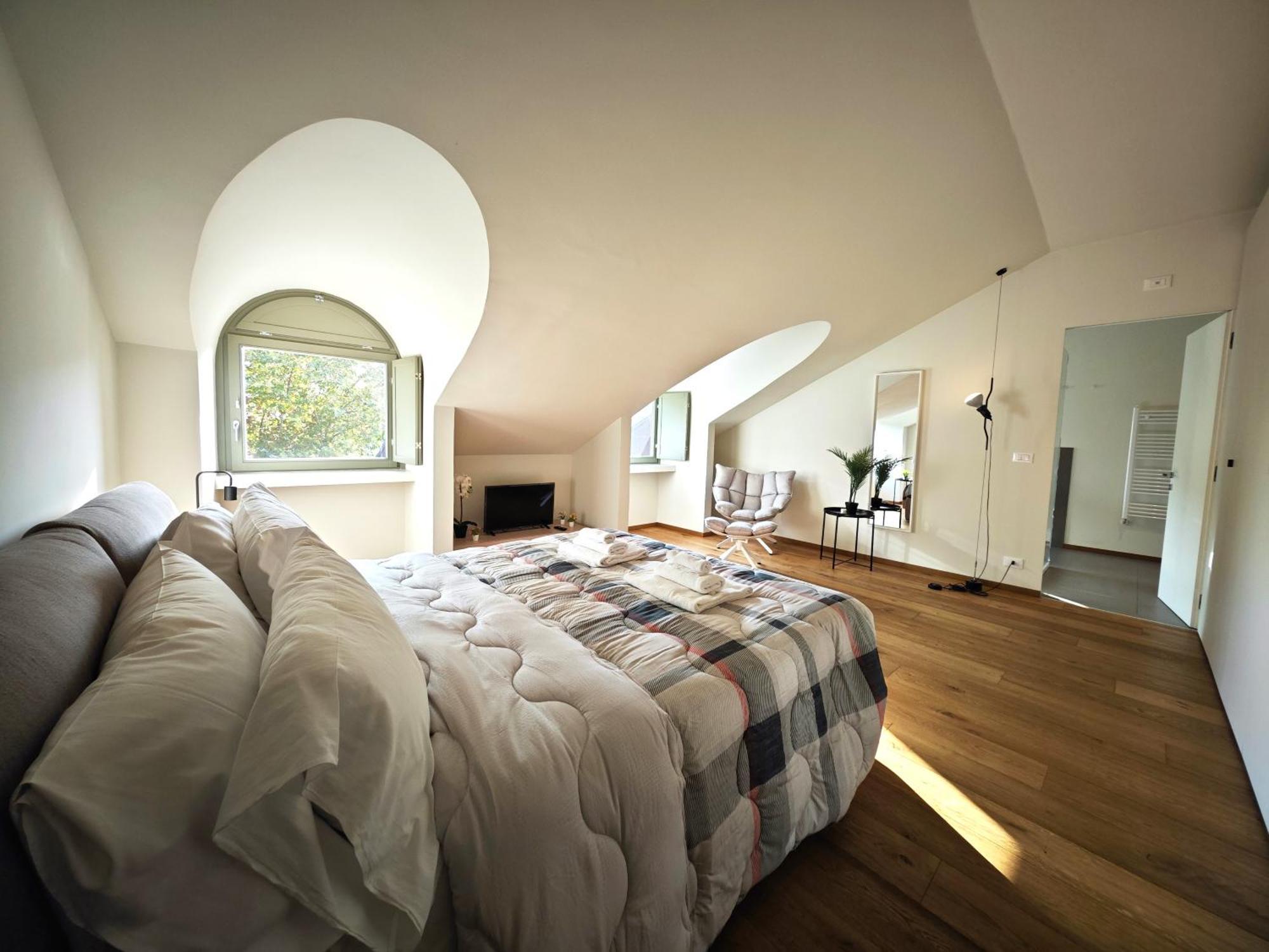 Hostdomus - Lagrange Luxury Apartment Turin Bagian luar foto