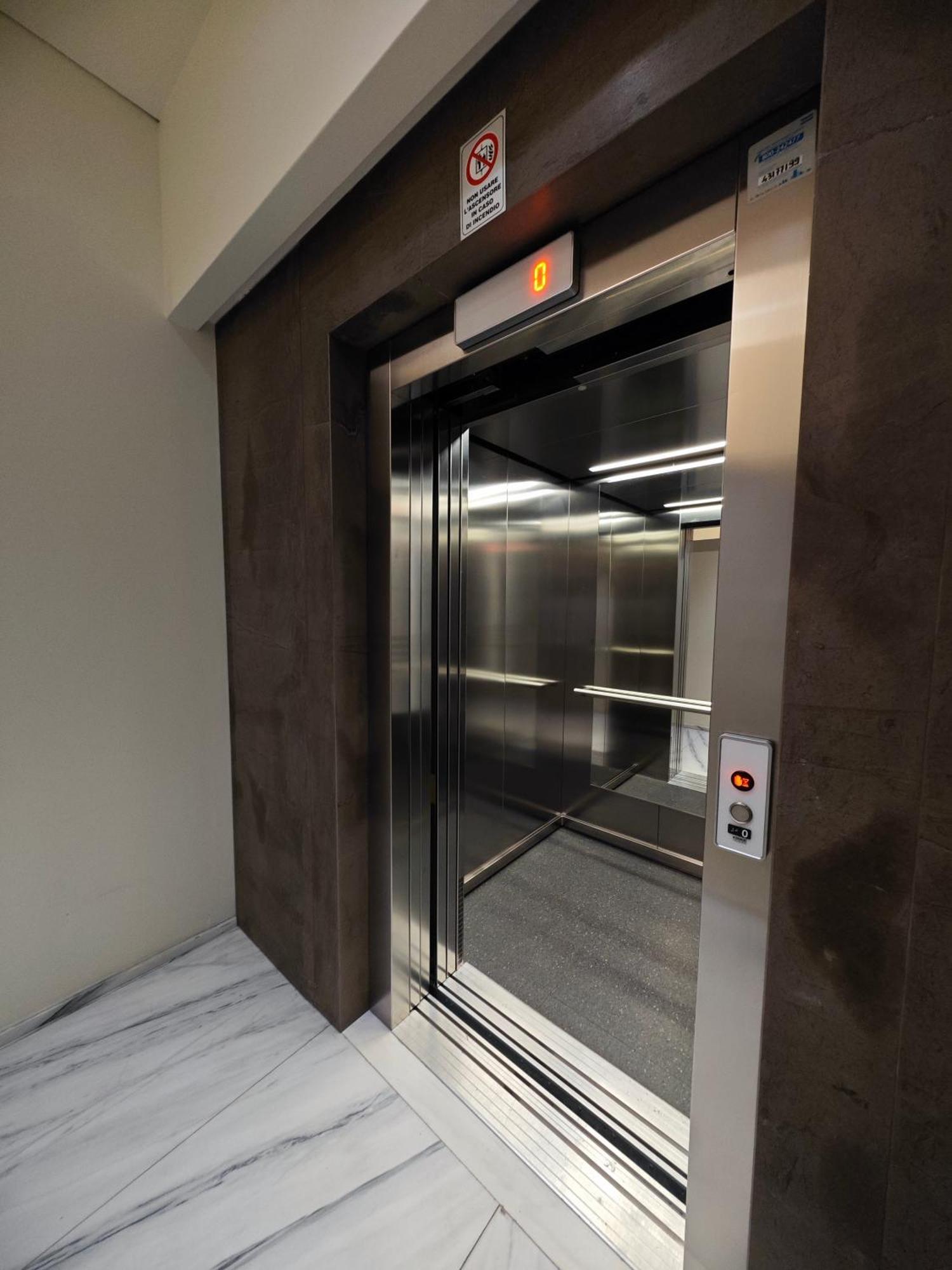 Hostdomus - Lagrange Luxury Apartment Turin Bagian luar foto