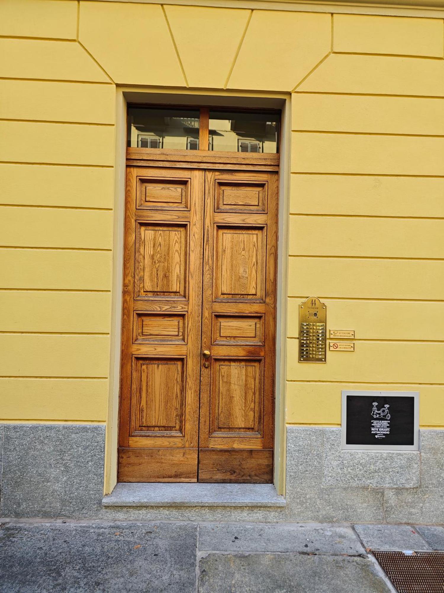 Hostdomus - Lagrange Luxury Apartment Turin Bagian luar foto